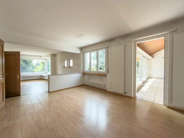 Charmantes Haus mit grossem Umschwung an begehrter Lage 4