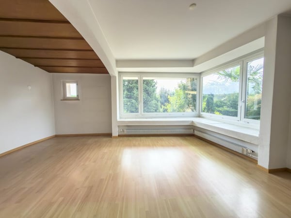 Charmantes Haus mit grossem Umschwung an begehrter Lage 3