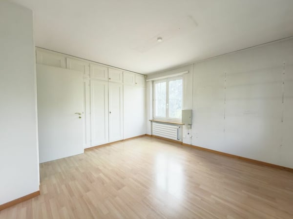 Charmantes Haus mit grossem Umschwung an begehrter Lage 12