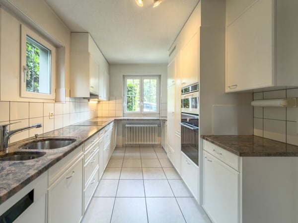 Charmantes Haus mit grossem Umschwung an begehrter Lage 6