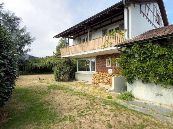 Charmantes Haus mit grossem Umschwung an begehrter Lage 21