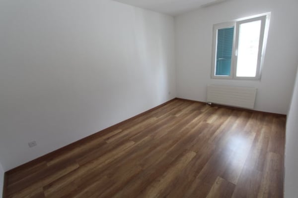 zu vermieten: helle 1.5 Zimmerwohnungan mit eigener Waschmaschine, Bielstrasse 110 in 2540 Grenchen 12