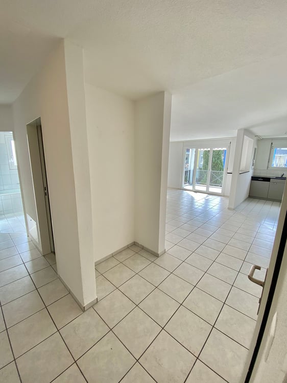 Helle 4.5-Zimmer-Wohnung mit Balkon und schöner Aussicht in Zofingen 8