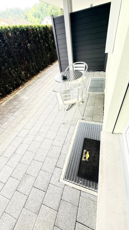 Zu vermieten: Möblierte, Parterre 2.5 Zi-W. eigenem Waschraum, rollstuhlgängig 18