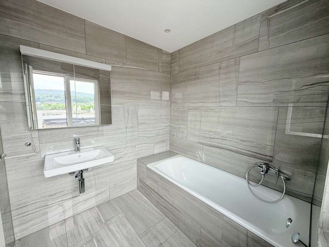 Attraktive, sehr moderne 4.5 Zimmer Maisonette