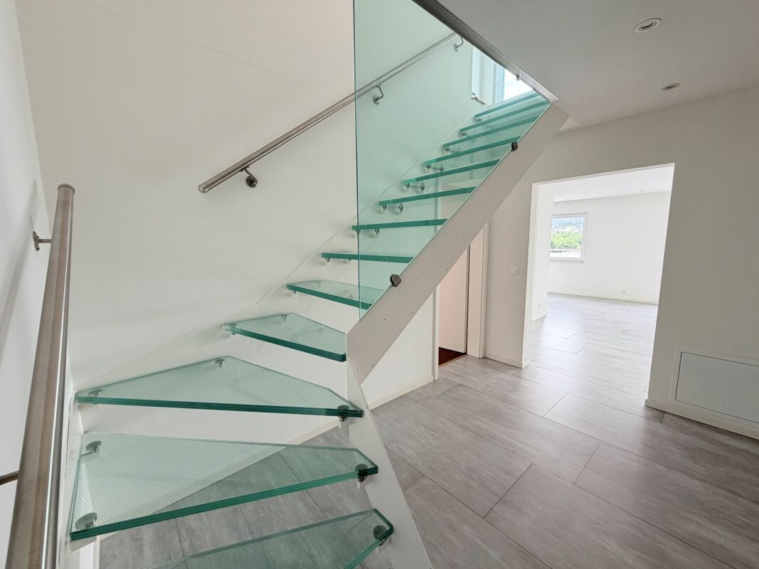 Attraktive, sehr moderne 4.5 Zimmer Maisonette