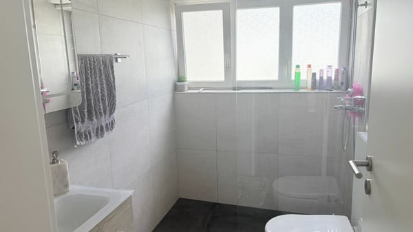 Attraktives Zweifamilienhaus in der Zone W3 16
