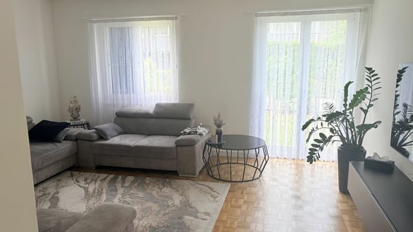 Attraktives Zweifamilienhaus in der Zone W3 12