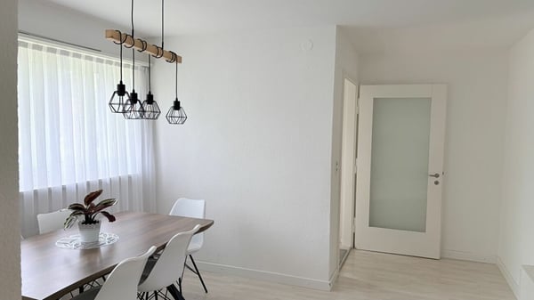 Attraktives Zweifamilienhaus in der Zone W3 10