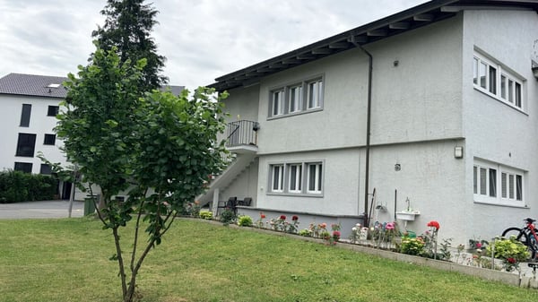 Attraktives Zweifamilienhaus in der Zone W3 1