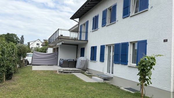 Attraktives Zweifamilienhaus in der Zone W3 3