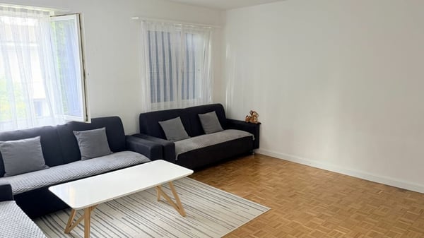 Attraktives Zweifamilienhaus in der Zone W3 14
