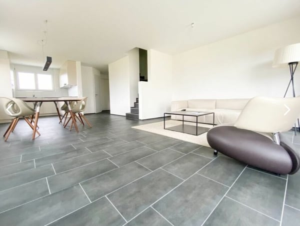 Neuwertiges 6.5 Zimmer Reihen-Eckhaus an ruhiger Lage 6