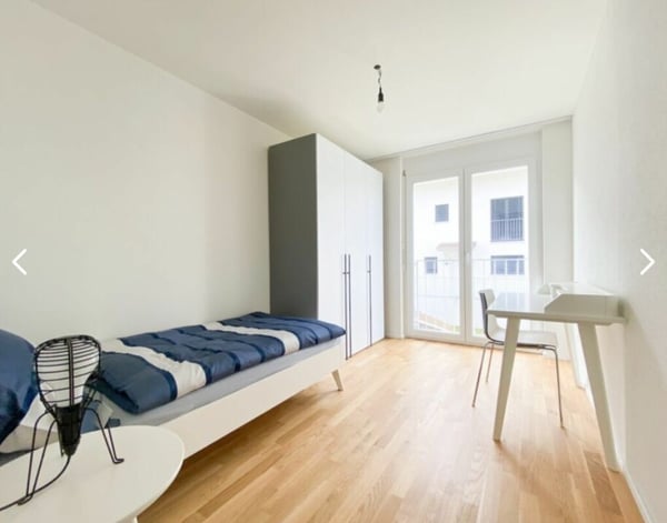 Neuwertiges 6.5 Zimmer Reihen-Eckhaus an ruhiger Lage 10