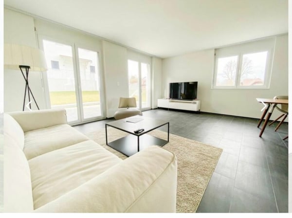 Neuwertiges 6.5 Zimmer Reihen-Eckhaus an ruhiger Lage 8