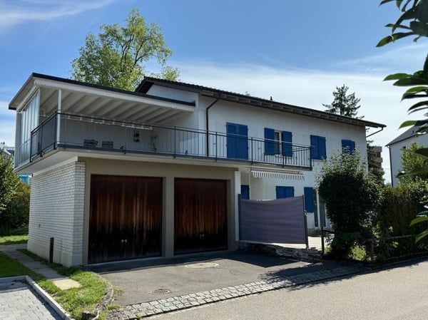 Attraktives Zweifamilienhaus in der Zone W3 5