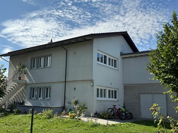 Attraktives Zweifamilienhaus in der Zone W3 6