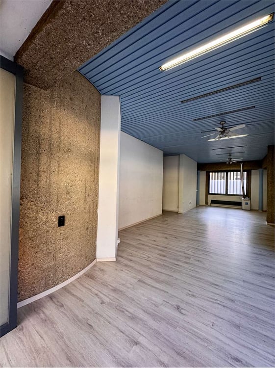 SPAZIO COMMERCIALE AL PIANO TERRA IN POSIZIONE STRATEGICA 2