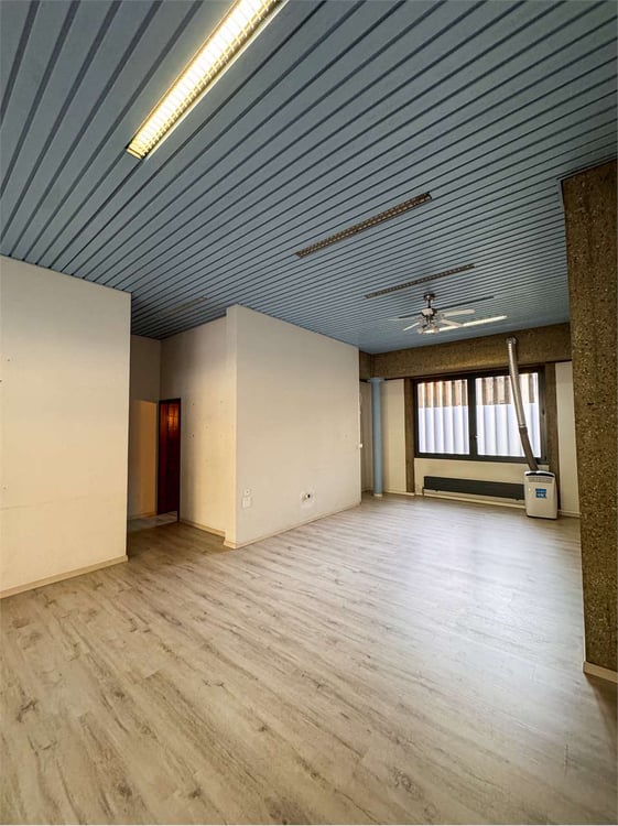 SPAZIO COMMERCIALE AL PIANO TERRA IN POSIZIONE STRATEGICA 4