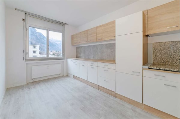 AMPIO E LUMINOSO 2.5 LOCALI A BODIO 11