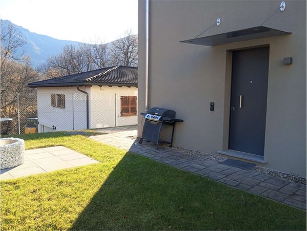 APPARTAMENTO MODERNO CON GIARDINO A LUGAGGIA 9