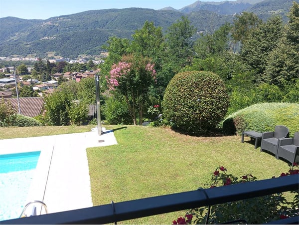 Comano - Elegante appartamento 2.5 locali con piscina e vista panorami 8