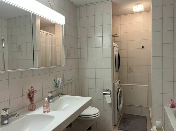 SEHR ZENTRAL + DOCH RUHIG! 1.5-Zimmer-Maisonette-Wohnung 2.OG/DG 5