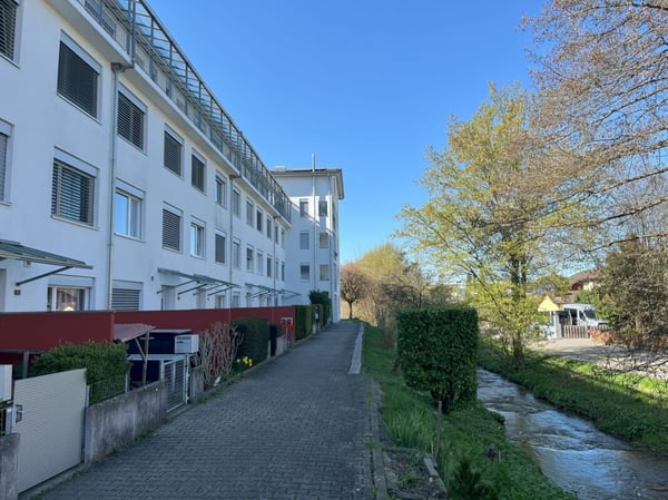 SEHR ZENTRAL + DOCH RUHIG! 1.5-Zimmer-Maisonette-Wohnung 2.OG/DG 2