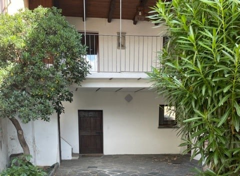 Stabile a reddito con possibilità di trasformazione in casa unifamiliare 1