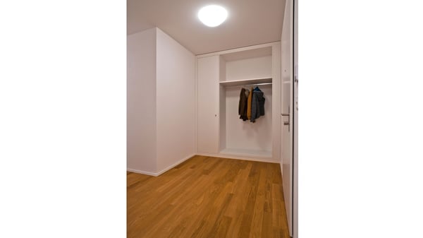 Wunderschöne 2.5-Zimmerwohnung im Eigentumsstandard 8