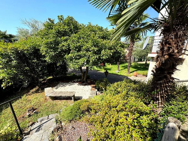 Casa bifamiliare con giardino a Morbio Inferiore 10