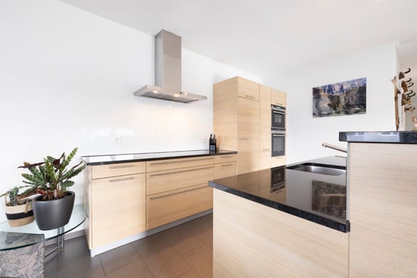 Grosszügige 1.5 Zimmerwohnung in der obersten Etage 2