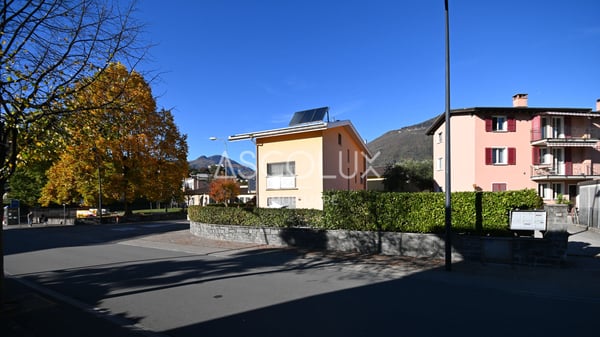 Casa bifamiliare con appartamenti di 3.5 & 4.5 locali indipendenti e grandi locali accessori-/hobby | Zweifamilienhaus mit unabhängigen 3.5 & 4.5 Zimmer Wohnungen und Großen Neben-/Hobbyräumen 4