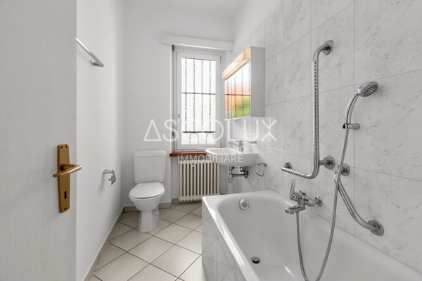 Freistehende 6-Zimmer-Villa mit Garten und Außenbereichen 29