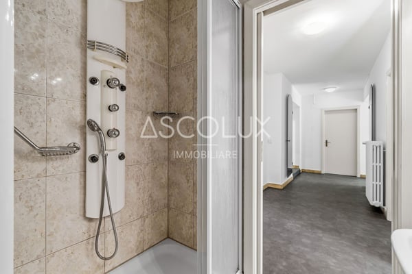 Freistehende 6-Zimmer-Villa mit Garten und Außenbereichen 30