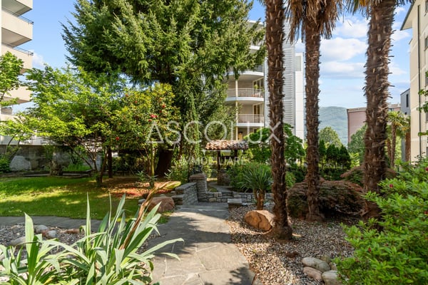 Freistehende 6-Zimmer-Villa mit Garten und Außenbereichen 6