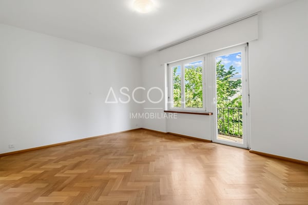 Freistehende 6-Zimmer-Villa mit Garten und Außenbereichen 19