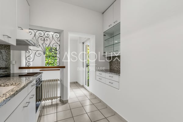Freistehende 6-Zimmer-Villa mit Garten und Außenbereichen 16