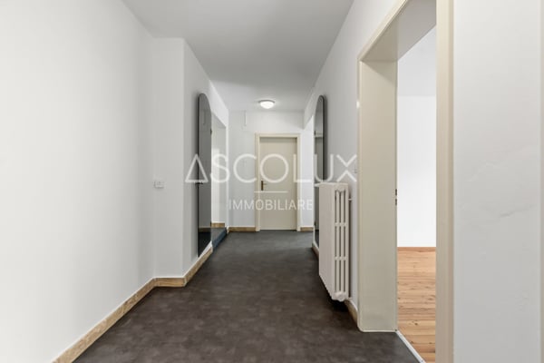 Freistehende 6-Zimmer-Villa mit Garten und Außenbereichen 24