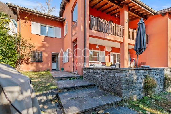 Renovierungsbedürftiges Zweifamilienhaus mit Garten 4