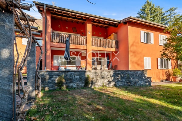 Renovierungsbedürftiges Zweifamilienhaus mit Garten 3