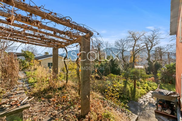 Renovierungsbedürftiges Zweifamilienhaus mit Garten 6