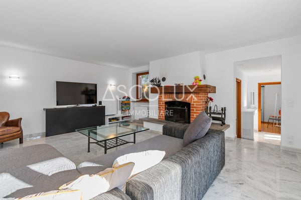 Renovierungsbedürftiges Zweifamilienhaus mit Garten 12