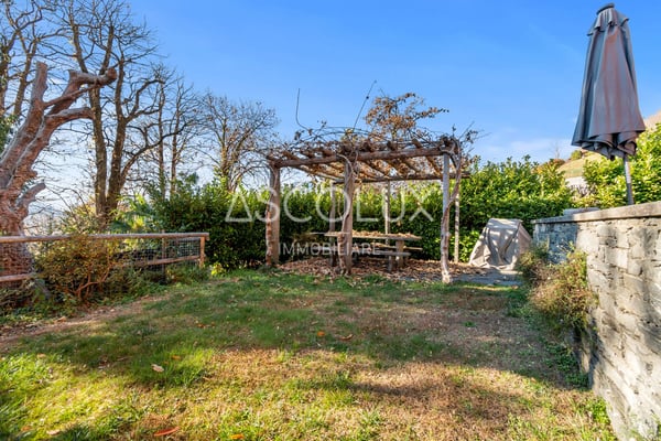 Renovierungsbedürftiges Zweifamilienhaus mit Garten 5