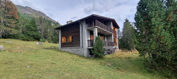 Incantevole chalet in legno, ai piedi del passo del Lucomagno 3