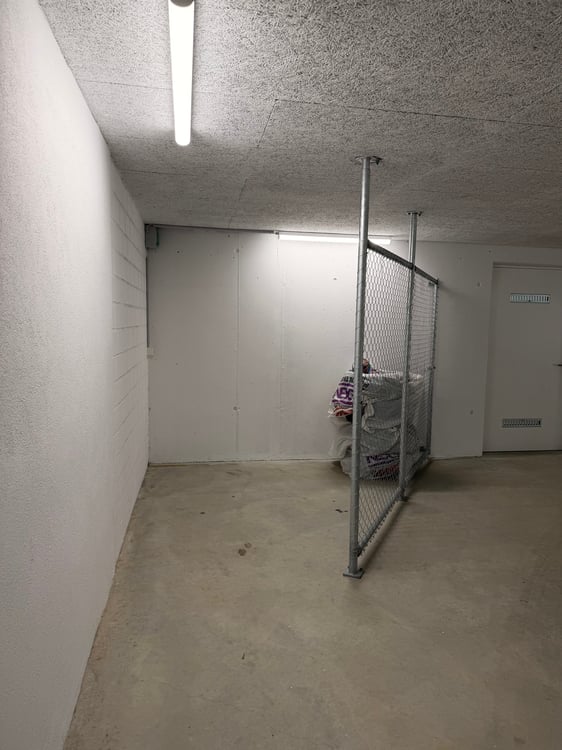 Sicherer Motorrad- oder Rollerparkplatz in moderner Einstellhalle 3