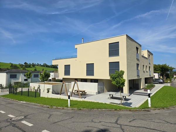 Attraktive 3.5-Zimmer-Attikawohnung mit hochwertigem Ausbau und traumhaftem Süd-West Ausblick 2