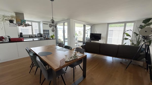 schöne und helle 4.5 Zimmerwohnung in Kloten zu vermieten 3