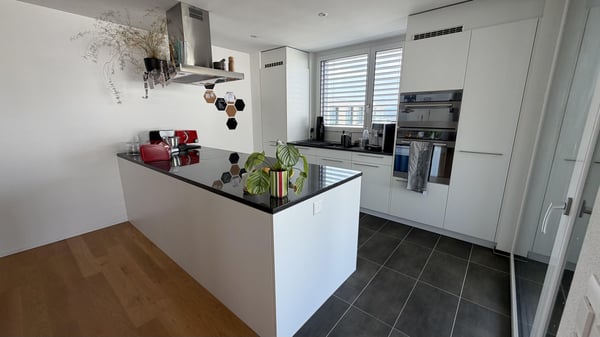schöne und helle 4.5 Zimmerwohnung in Kloten zu vermieten 2