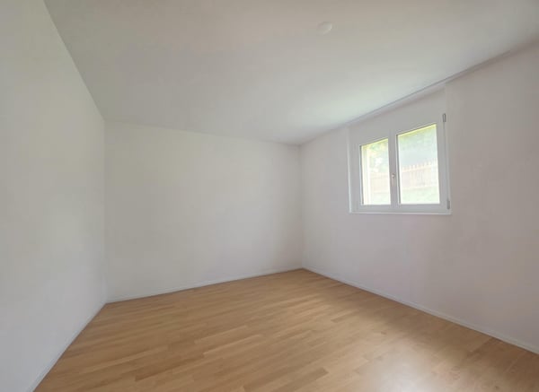 Moderne 2.5-Zimmer-Wohnung mit grossem Balkon in Thayngen! 3